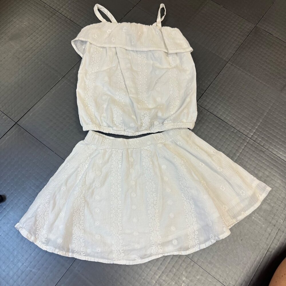 GENUINE KIDS 2 PIECE WHITE EYELIT SKIRT AND TOP 4T